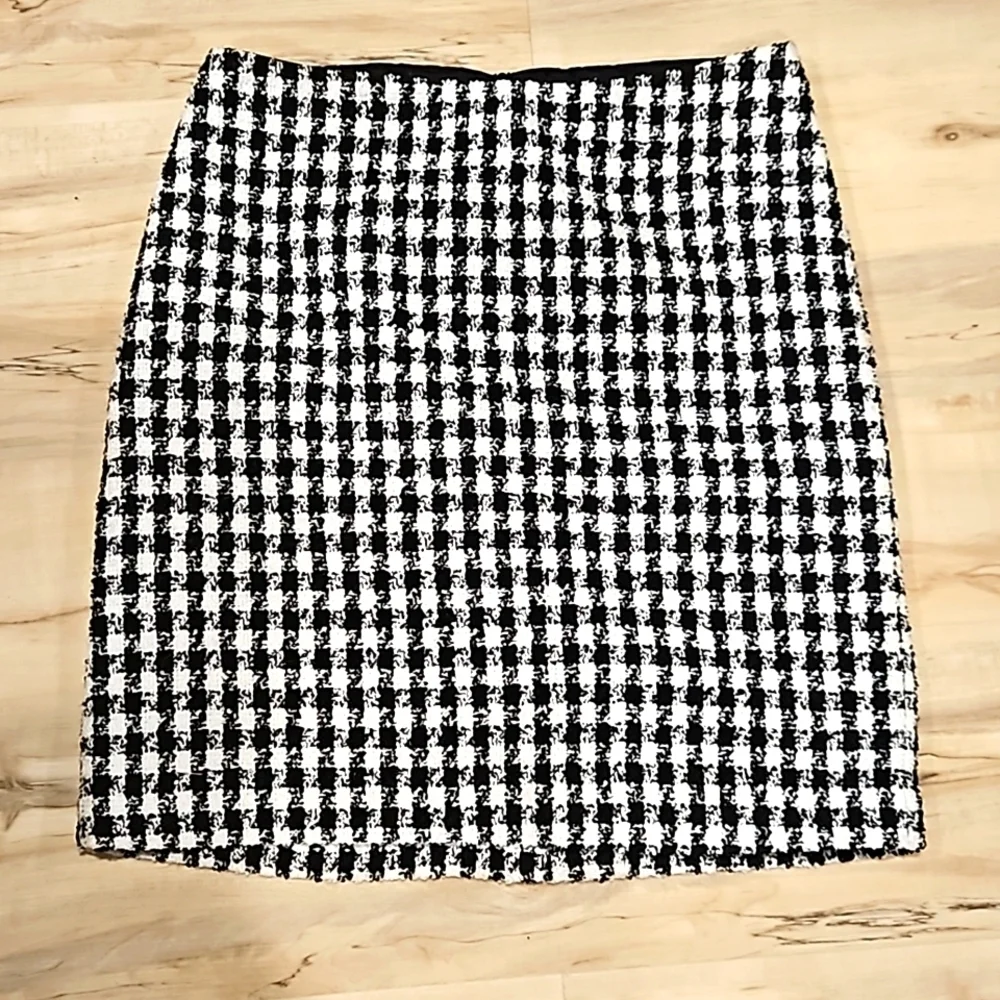 FOLIO Vintage Wool Blend Houndstooth Long Jacket and Skirt 2 pc. Set. - Picture 6 of 6